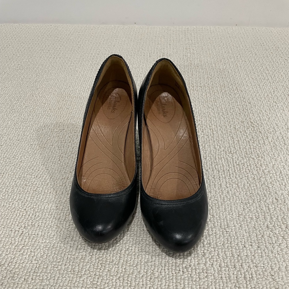 Black wedge heels